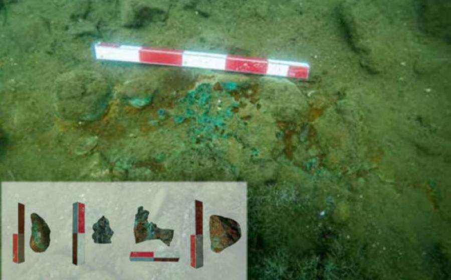 Underwater photograph showing oxidized copper traces in Camlimani Bay, Heybeliada, and copper ore found at the site.