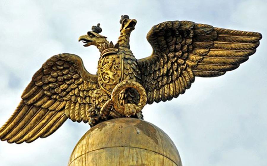 In the Market Square is Helsinki’s oldest public monument, the Tsarina’s Stone, topped by a globe and a double-headed eagle, the emblem used by the Tsars of Russia