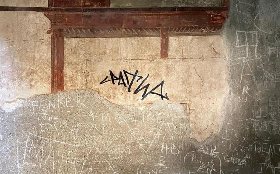 Tourist Defaces Roman Wall in Herculaneum