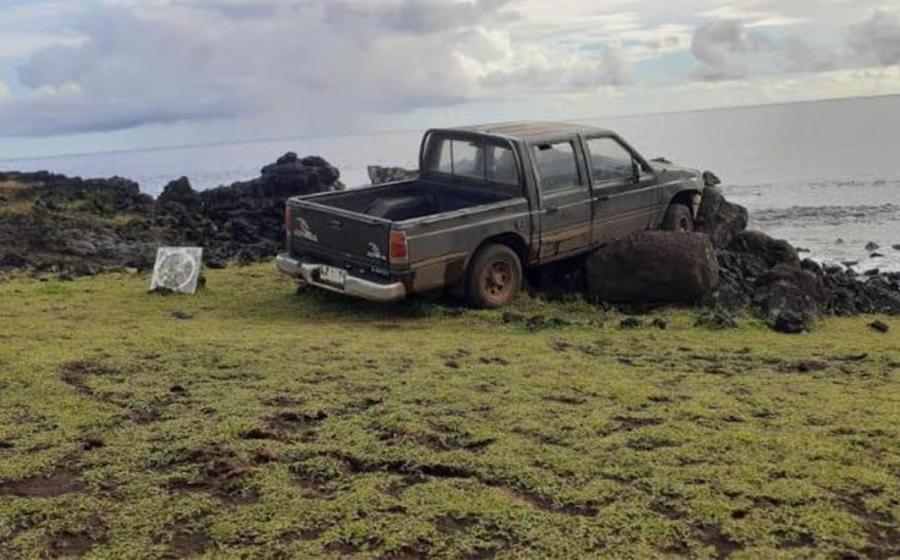 Easter Island moai statue destroyed by truck.            Source: Comunidad Indígena Ma'u Henua