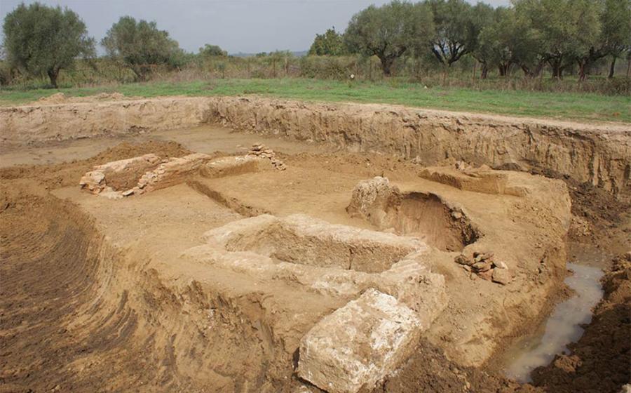 Recent Dig Unearths Eight Tombs at Ancient Elis Necropolis