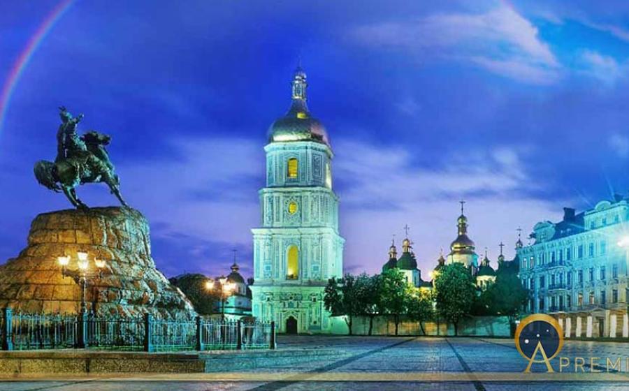 Rainbow over Sophievsky Cathedral in Kiev, Ukraine (panaramka / Adobe Stock)