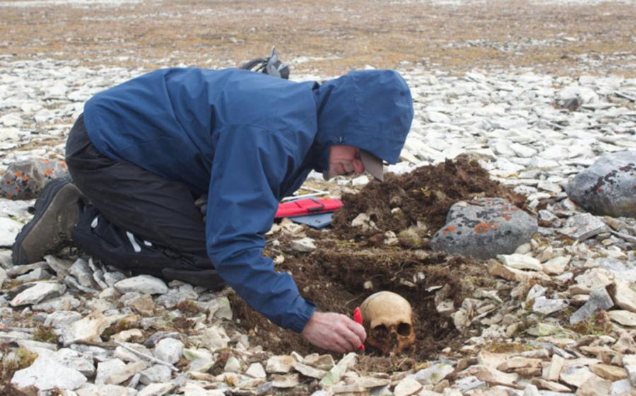 Anthropologist Douglas Stenton excavates the remains of a Franklin expedition sailor at Erebus Bay.