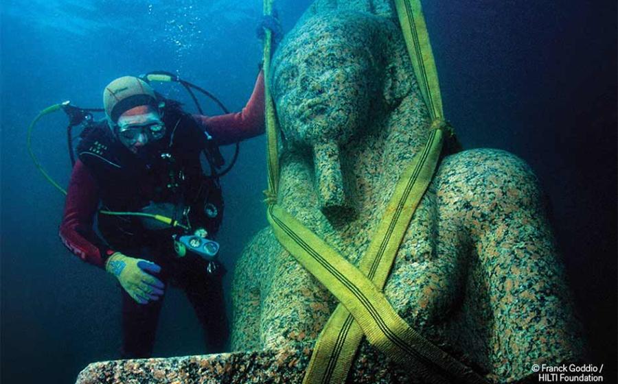 ranck Goddio underwater at Thonis-Heracleion next to an ancient Egyptian stone statue. Source: Christoph Gerigk / Franck Goddio / Hilti Foundation