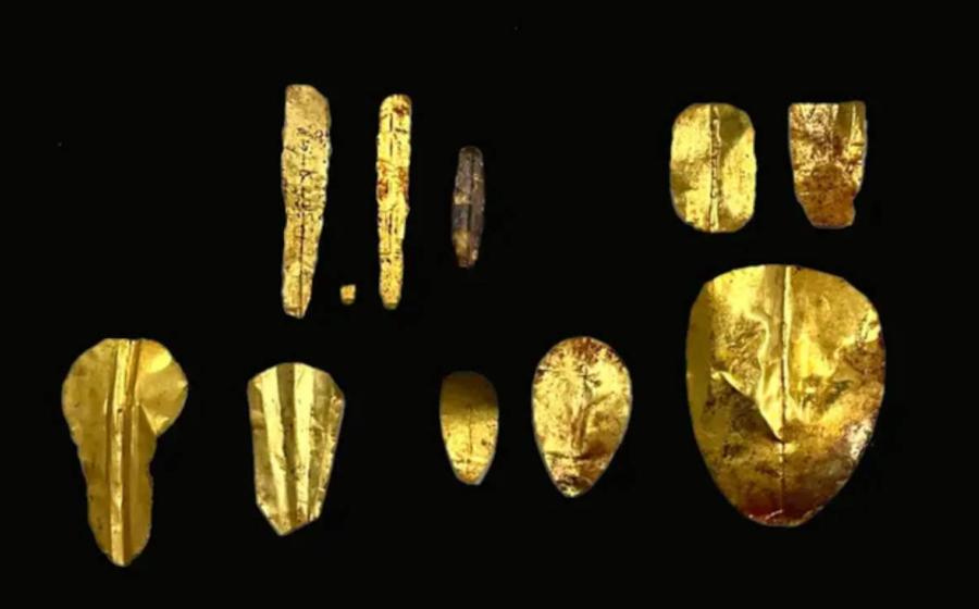 Gold tongues and fingernails found at Oxyrhynchus.
