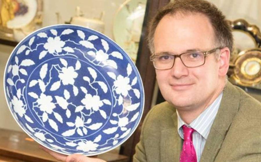 Charles Hanson of Hansons Auctioneers with the plate