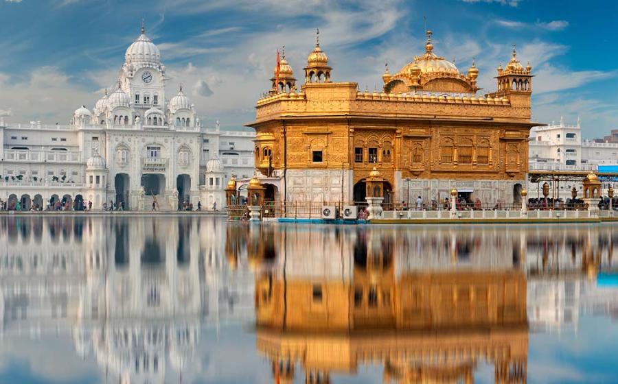Sri Harmandir Sahib golden temple, Punjab, India. Source: jura_taranik / Adobe Stock.