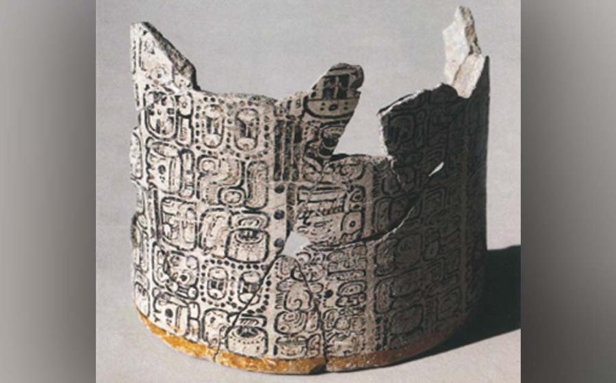 Digitized image of the Komkom Vase. 