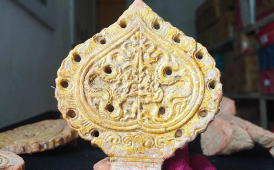 A dragon design on a Bodhi leaf made of terracotta and glazed with gold was discovered at the Ho Dynasty Citadel World Heritage site.