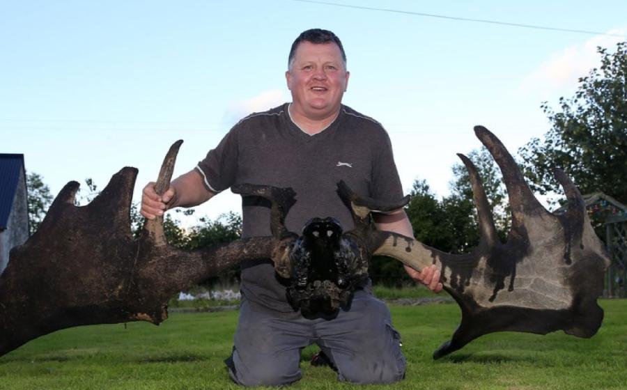 Raymond McElroy with the antlers and skull of an Irish Elk recovered from Lough Neagh