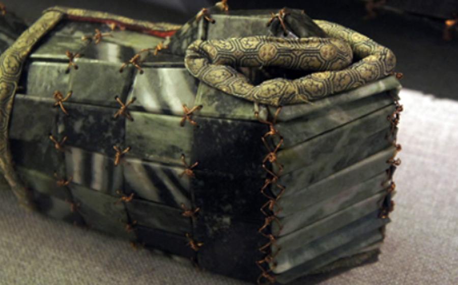 Detail of the hand section of the jade burial suit of Liu Sui, Prince of Liang, of Western Han 