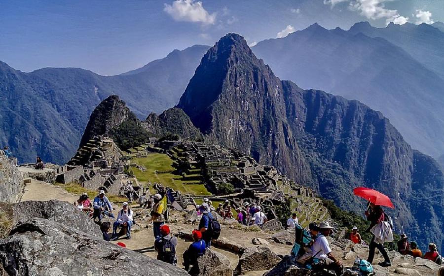 Machu Picchu trash crisis - Tourists at the ancient site in Peru            Source: Rodolfo Pimentel / CC BY-SA 4.0