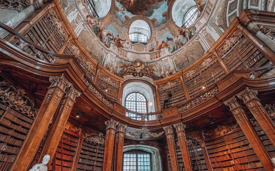 Imperial national library of Vienna, Austria. Source: Davidzfr / Adobe Stock.