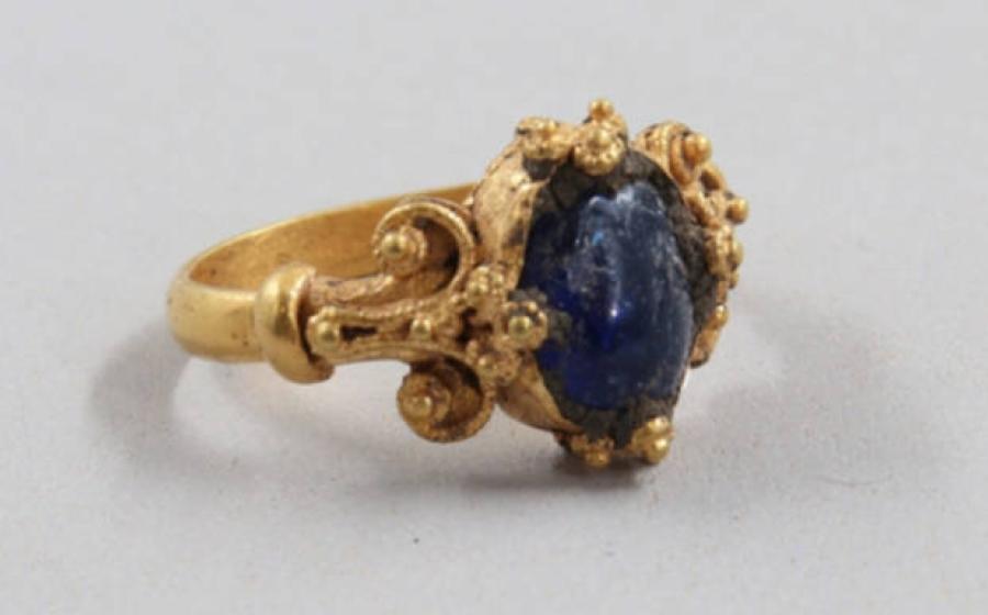Medieval gold ring with blue stone found in Tønsberg, Norway.