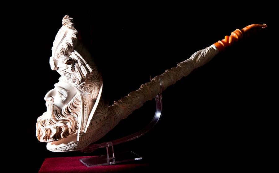 Turkish meerschaum pipe. Source: l_cigarrito / Adobe Stock.