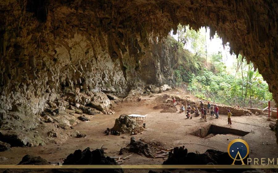 Cave where the remains of Homo floresiensis were discovered in 2003, Lian Bua, Flores, Indonesia (CC BY-SA 2.0)
