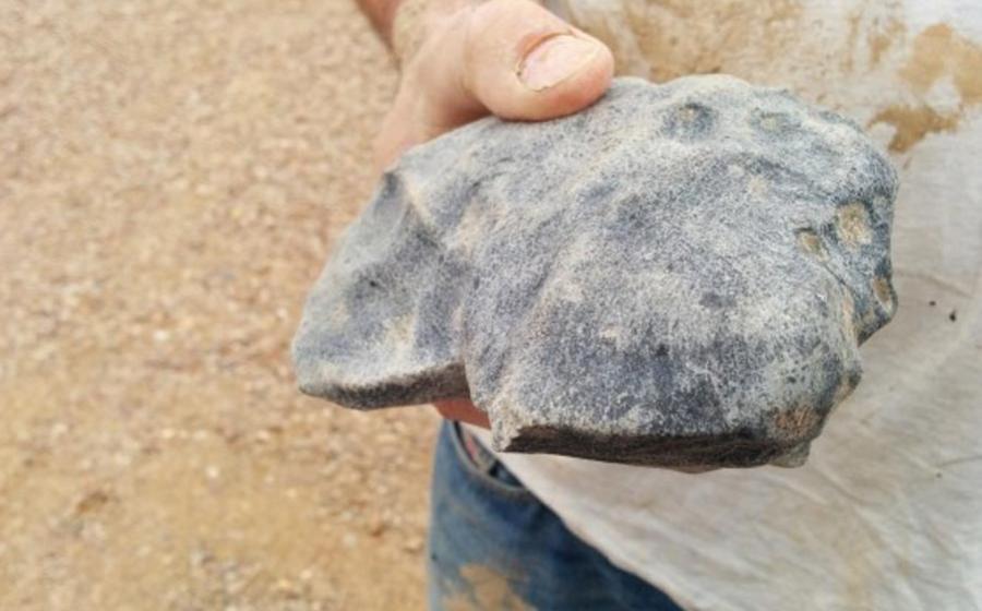 Meteorite recovered from Kati Thanda – Lake Eyre. 