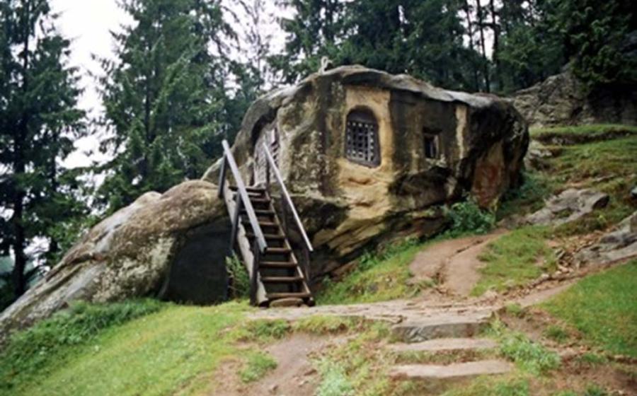 Saint Daniel’s rock hewn house, Putna