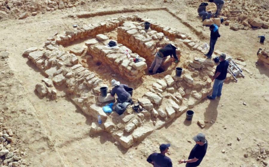 Aerial view of the excavation site in the Negev Highlands of Israel