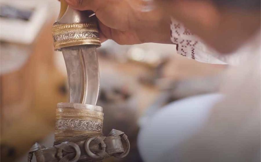 Khanjar dagger. Source: YouTube Screenshot / Great Big Story.