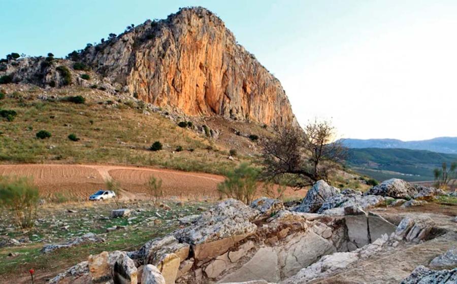The Piedras Blancas tomb with La Peña de los Enamorados behind it. Source: M. Ángel Blanco de la Rubia / Antiquity Publications Ltd