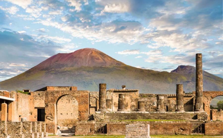 Mount Vesuvius and Pompeii. Source: dbvirago / Adobe Stock.