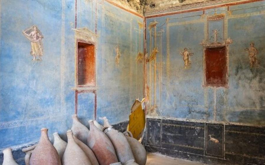 The "Blue Room" sacrarium in Regio IX of Pompeii.