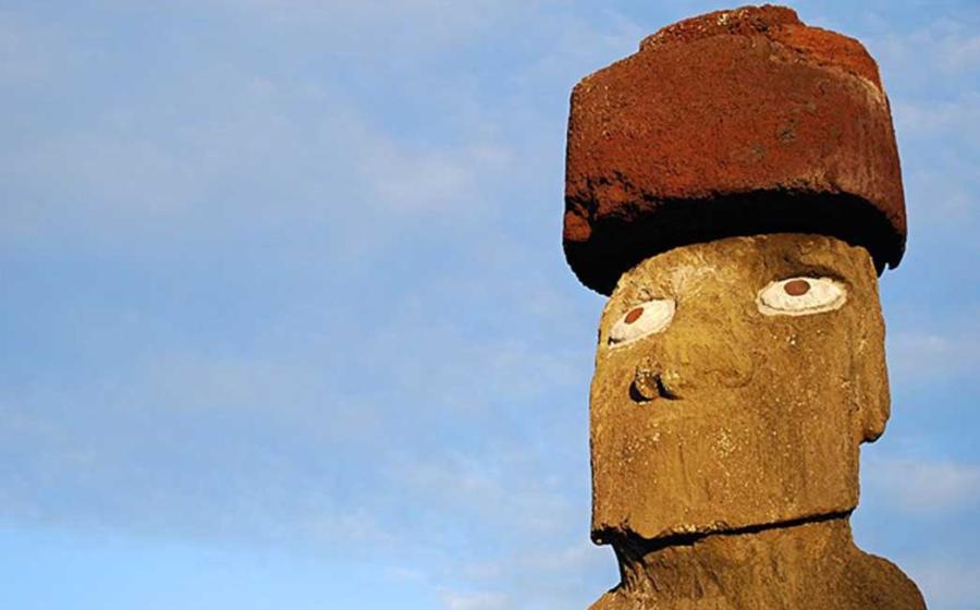 Tahai - Ahu Ko Te Riku, moai adorned with a pukao.