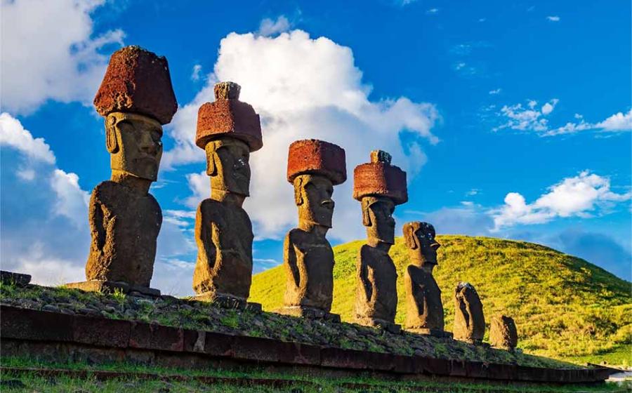 The foodstuffs found on the obsidian blades at Anakena in Rapa Nui suggest the islanders made the voyage to South America and returned. Source: F.C.G. / Adobe Stock.