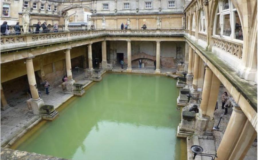 Roman baths, Bath, England. 	Source: ctj71081/CC BY-SA 2.0