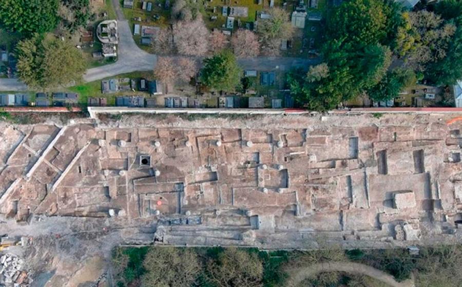 Aerial image of the excavations in progress showing the scale of the Roman megastructure uncovered in Reims, France. Source: Yoann Rabaste / INRAP