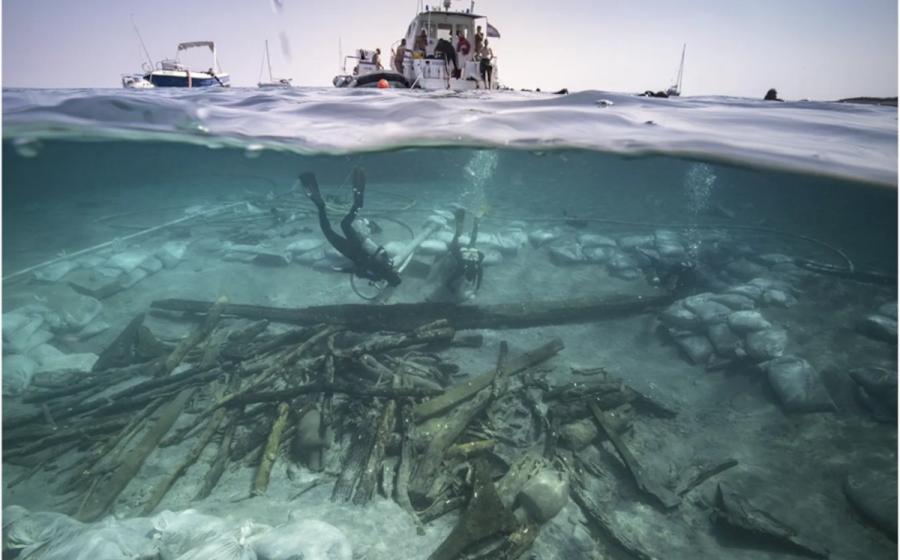 View of the excavation of the bow area of the Ilovik-Paržine 1 shipwreck, showing the cargo of logs and amphorae.