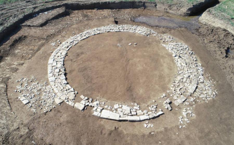 The stone circle of Wolkertshofen, a meticulously constructed 12-meter-diameter Roman tumulus 