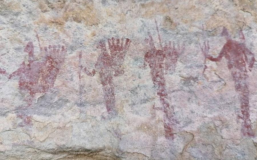 Rock art of the San people, who were among the rock artists who made petroglyphs at Kurukop. 