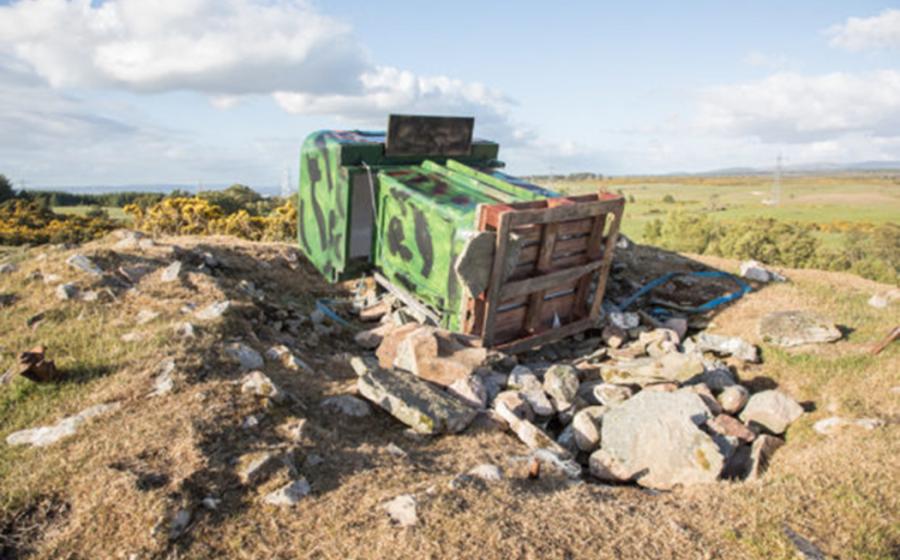 The hide constructed on top of the Neolithic cairn. 