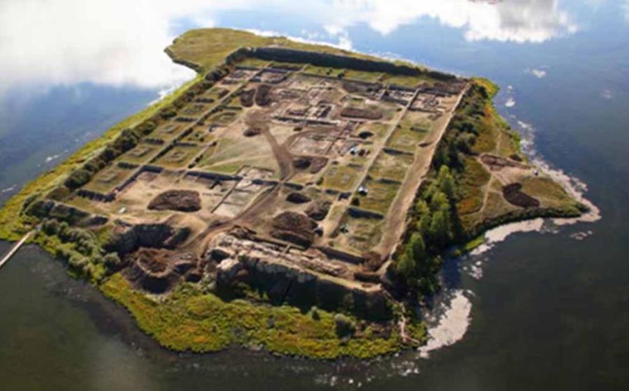 Aerial view of Lake Tere-Khol and Por-Bajin island, the Siberian fortress. Source: Por Bajin Cultural Foundation