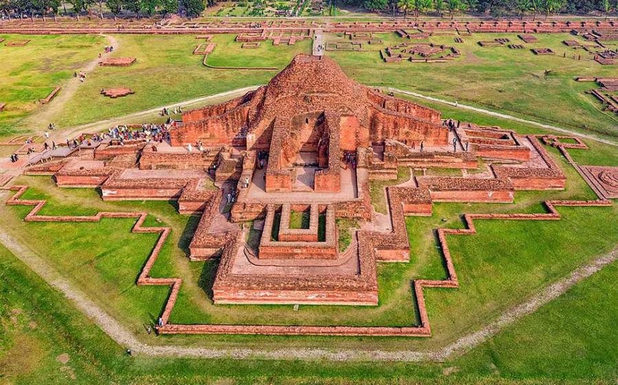 Somapura Mahavihara, is among the best-known Buddhist viharas on the Indian subcontinent and is one of the most important archaeological sites in Bangladesh. Source: Abdulmominbd / CC BY-SA 4.0