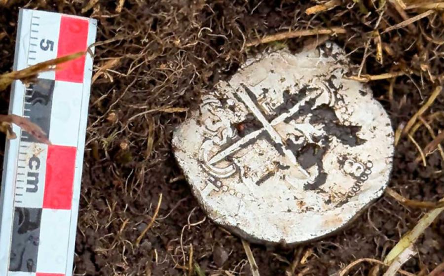 The silver Port Famine coin.