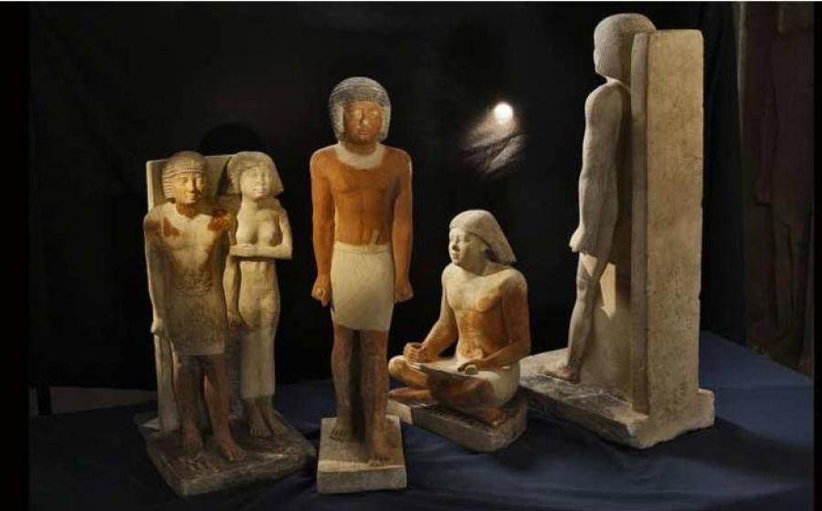 : Statues depicting the high dignitary Nefer and his wife (Abusir, Egypt).  Source: Martin Frouz and the Czech Institute of Egyptology, Charles University/Nature