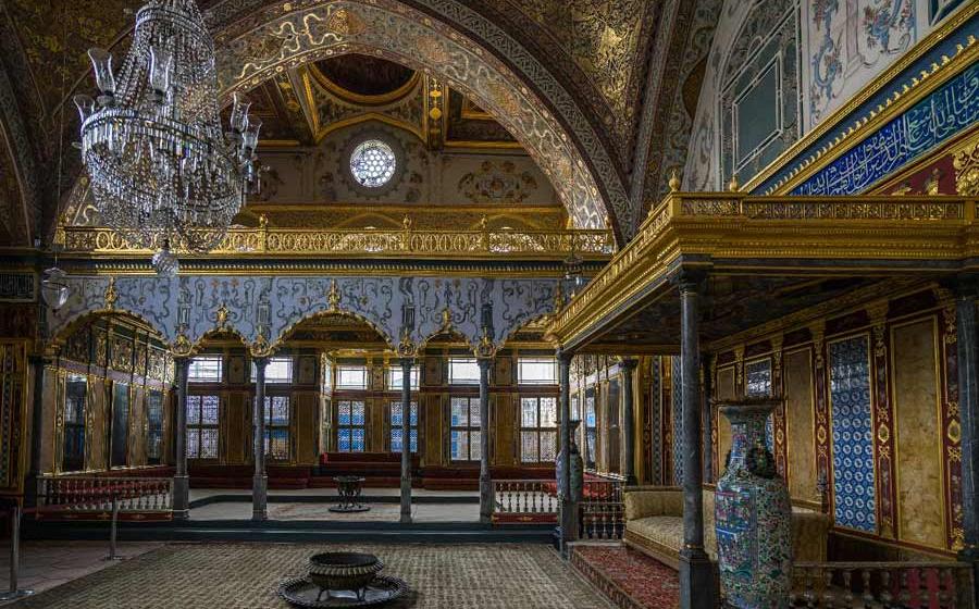 Sign Language Only in the Topkapi Palace of Suleiman!