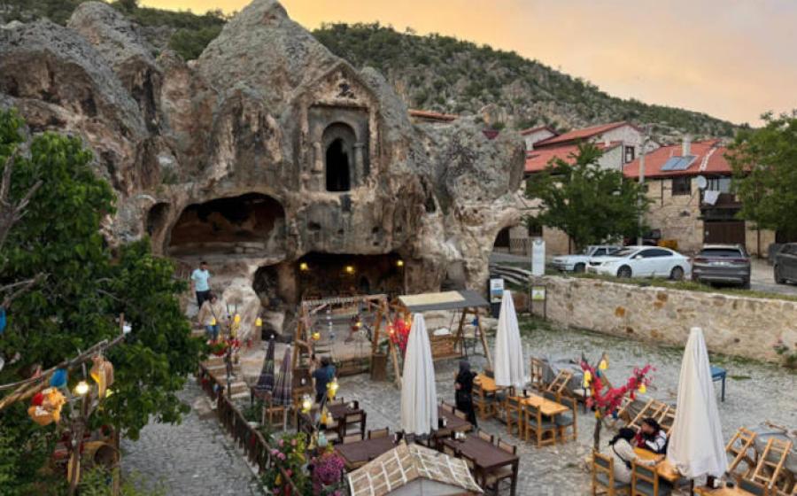 Tomb in the Phrygian Valley of Afyonkarahisar, Türkiye