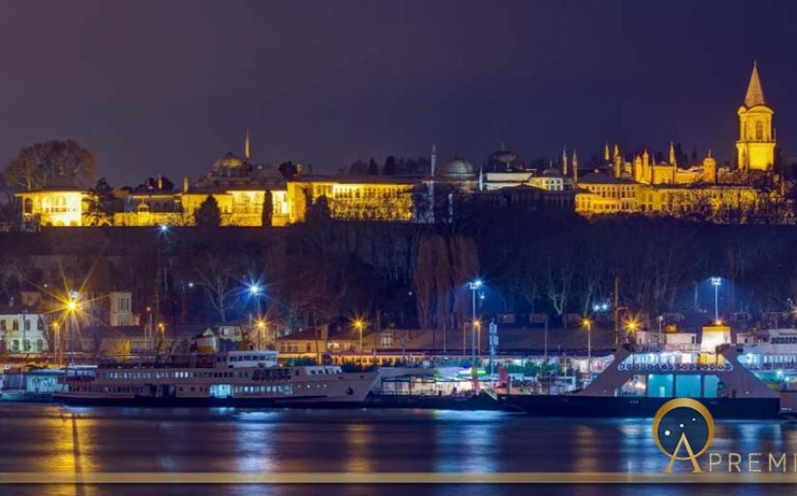 Night view of Topkapi Palace from across the Bosphorus (Lefteris Papaulakis  / Adobe Stock)