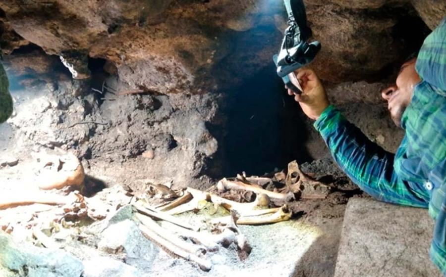 Inside the cave system where the burials have been found at Tulum site.	Source: Promeza research project, Tulum. Jerónimo Aviles Olguin/INAH