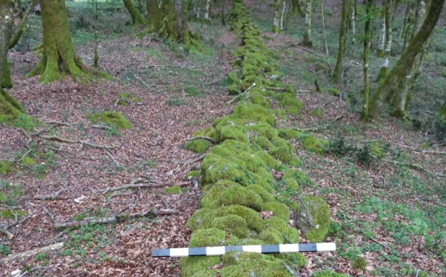 Wall purported to be used to contain Spartacus in Calabria, Italy	Source: Archaeological Institute of America