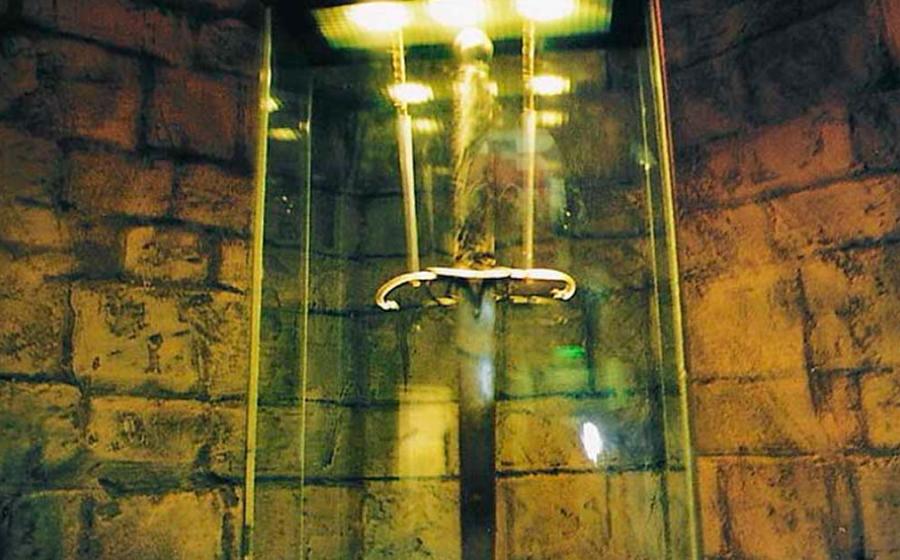 Detail of the Wallace sword on display inside William Wallace monument. Source: Public Domain