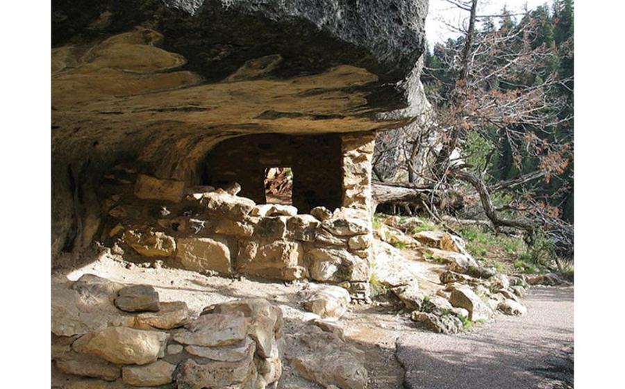 Walnut Canyon: Home of the Pre-Columbian Sinagua People