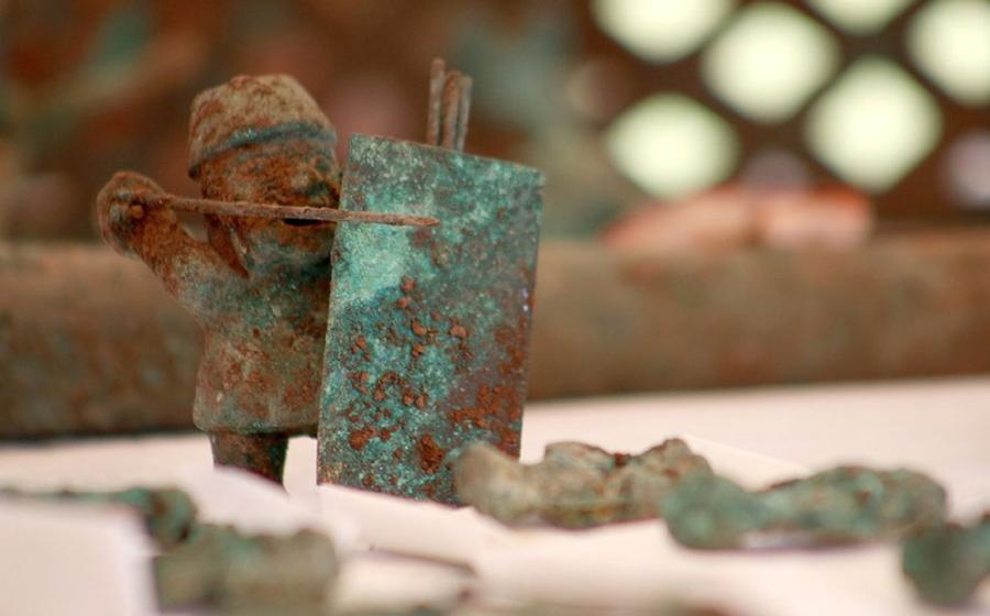 A Wari figurine of a warrior with a spear and shield found at Pikillaqta.