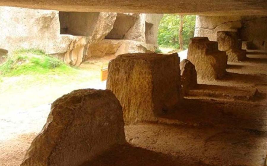 The ruins at Yangshan quarry. Source:  Vmenkov/Author provided