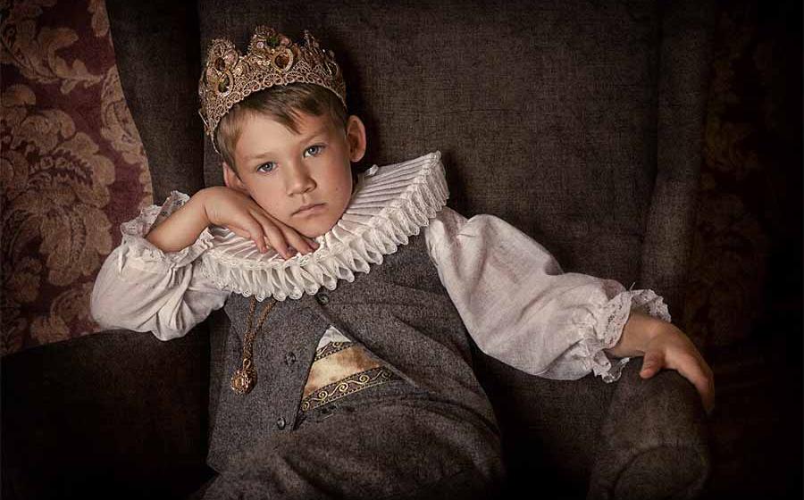 A royal child from the Middle Ages. Source: liyasov / Adobe Stock