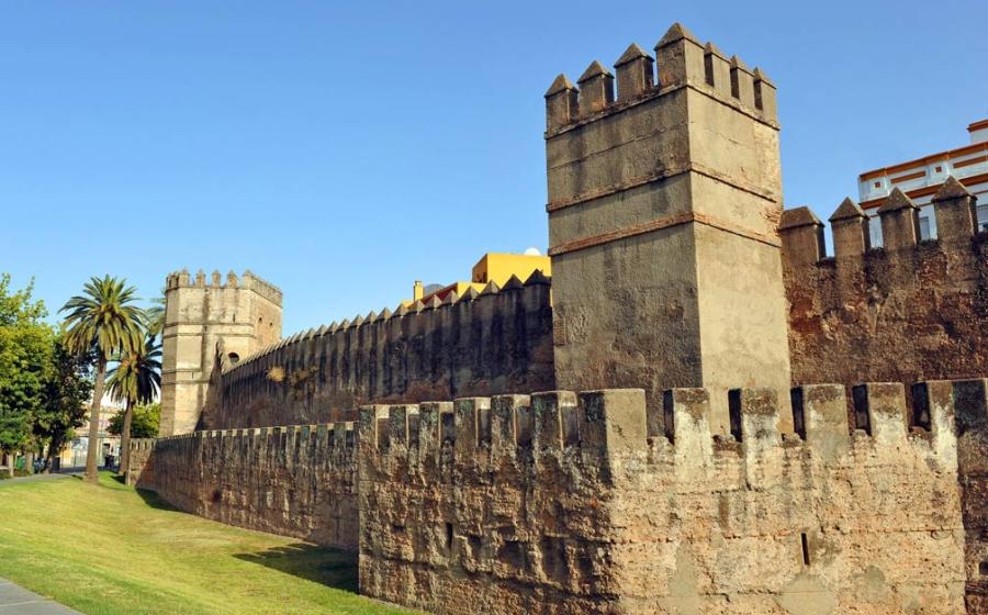 A stretch of the ancient walls of Seville are still visible along calle Resolana, between the Gate of Macarena and the Gate of Córdob